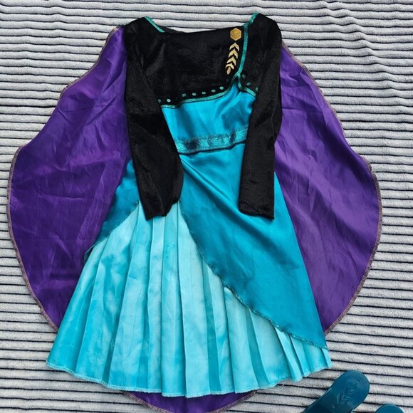 DISNEY BRAND FROZEN 2 QUEEN ANNA CORANATION DRESS WITH CAPE - Picture 3 of 3